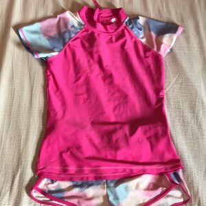 Eddie Bauer Girls Pink and Multicolor Top & Shorts. Very Good Condition. Size M.